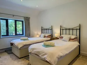 New! Double Driveway, Large Garden Sleeps 4 Book Now! - Image 4