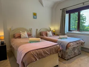 New! Double Driveway, Large Garden Sleeps 4 Book Now! - Image 2