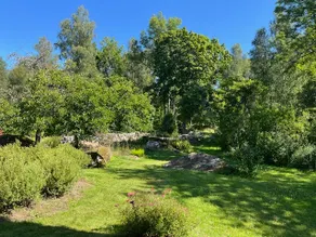 Cabin with small lake around the corner - Image 4