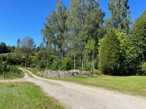 Cabin with small lake around the corner - Image 2