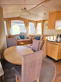 Cosy caravan by the beach - Image 3