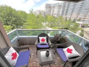 1 BD+Den/1BTH Luxurious Condo - Image 4