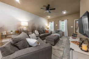 Bright & Cozy 2BR Mins to Downtown & Texas A&M Fun - Image 2