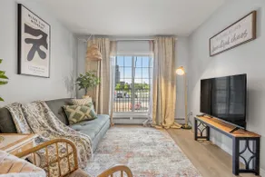 2bed 2bath w/AC, udgr parking (2nd floor unit) - Image 4