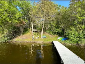 Ruby's Red Door Retreat - Image 4