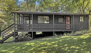 Ruby's Red Door Retreat - Image 2