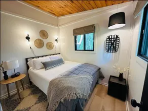 Ruby's Red Door Retreat - Image 5