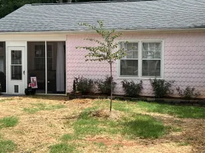 Cottage On College - Image 2