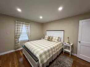 Cottage On College - Image 4