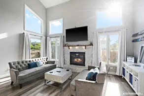 Sunny Modern Retreat - Image 2