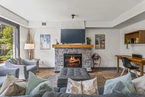 Cozy 3 Bedroom Mountain Escape with Hot Tub - Image 5
