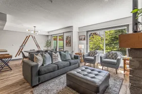 Cozy 3 Bedroom Mountain Escape with Hot Tub - Image 2