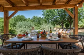Villa Rosa: hot tub, garden, 15 min. to Siena - Image 2