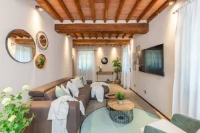 Villa Rosa: hot tub, garden, 15 min. to Siena - Image 5