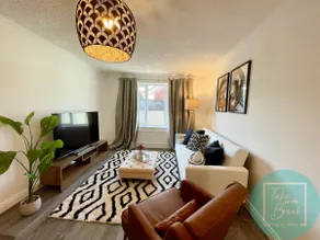 Stylish 3-Bedroom St Helens Home with Parking & Wi-Fi - Image 2