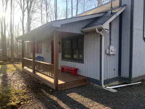 Deer Ridge Cozy 2-Bed Cabin w/fire pit & fireplace - Image 3
