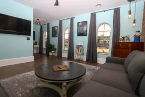 Charming apt w/private deck - Image 5