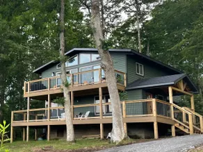 The Refuge | Family friendly retreat w lake views - Image 3