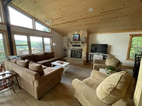 The Refuge | Family friendly retreat w lake views - Image 4