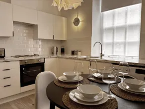 Central Todmorden 2 Bed Apt - Image 5