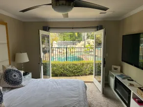 Oasis Private Entry Suite, Pool, Jacuzzi and more - Image 4