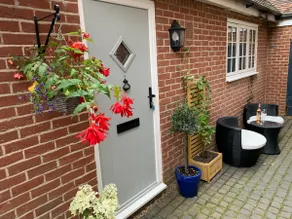 Boutique Hideaway with Roll-Top Bath & Courtyard - Image 4