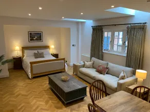 Boutique Hideaway with Roll-Top Bath & Courtyard - Image 2