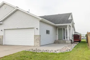 4BR I XL Fenced Yard, Pack n Play, King, 75” TV - Image 3