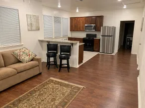 Spacious Unit Next to Wiley U - Image 2