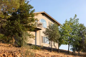 Shasta Lake Gorgeous Home w/ Hot Tub/BBQ/Ping-Pong - Image 2