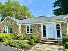 Peaceful, Authentic Stone Cottage with Cozy Charm - Image 3