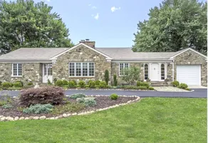 Peaceful, Authentic Stone Cottage with Cozy Charm - Image 2