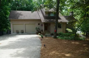 Lakefront*Hot Tub*Babbling Brook*Quaint Setting - Image 2