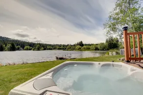Lake William Symington Getaway/Water Front & Dock! - Image 2