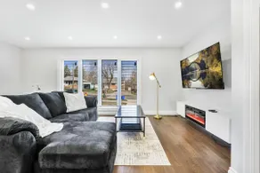 Luxury Estate Renovated 3 BD with 65inch TV WFH that Sleeps 9 - Image 2