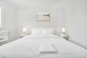 Luxury Estate Renovated 3 BD with 65inch TV WFH that Sleeps 9 - Image 4