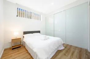 Sunny 2 bedrooms + sofa bed: close to Train/shops - Image 4
