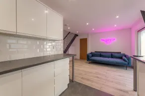 Modern Fully Renovated 4 Bedroom - Image 2