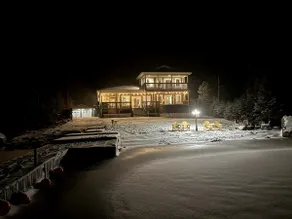 Moments Cottage | Waterfront Spa - Image 2