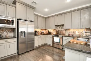 Stunning Home•3BDR•5Beds ft. SkylineView•BBQ•Patio - Image 4