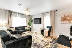 Elegant, modern home 10 min fr Clw Beach sleeps7 - Image 3
