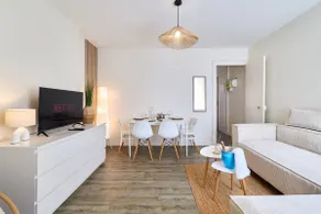 The Sparkling • Downtown Station • Cozy • Netflix - Image 4