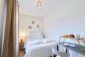 The Sparkling • Downtown Station • Cozy • Netflix - Image 3