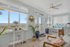 Cozy Waterfront Cottage - Pet Friendly - Image 2