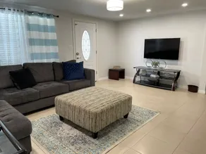 Cozy 3-bed home with Pool - Image 4