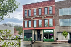 Downtown Kent NY Style Penthouse - Image 5