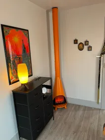 Retro Retreat: Cozy Mini Home - Image 3