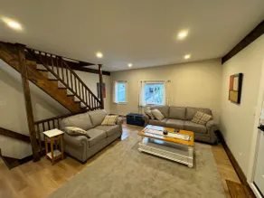 The Studio in Uptown - Image 3