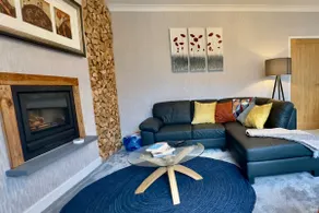 Derbe House, Spacious 3 bedroom house, Sleeps 6 - Image 2