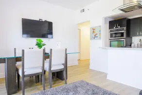Ocean Drive apartment w balcony | WALK to Beach - Image 4